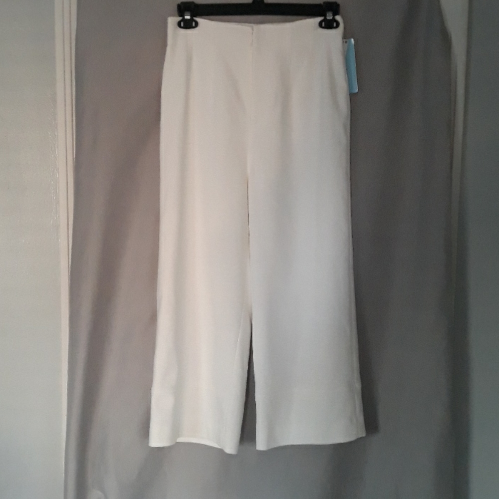 Wide legged Capri Pants NWT